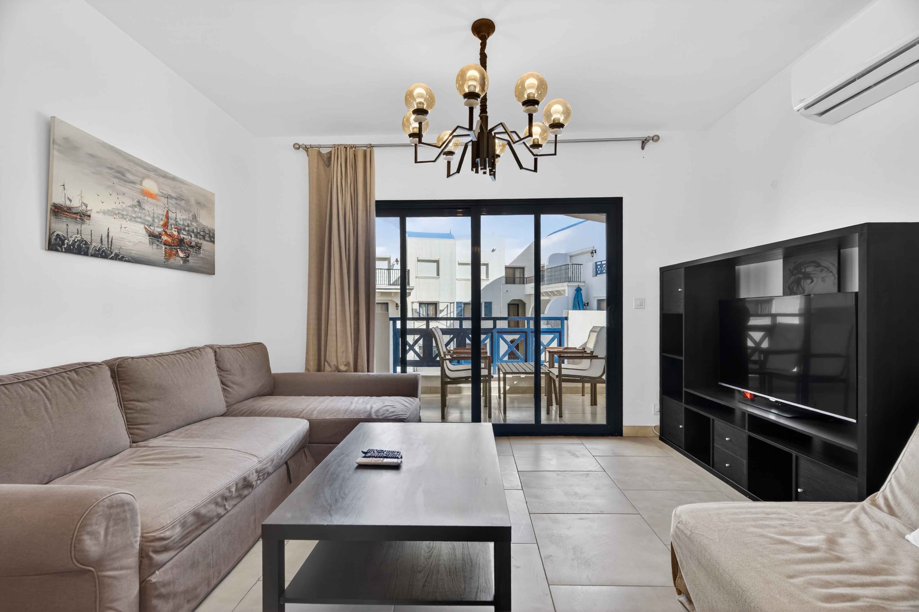 1BR · Greek Village, photo 3