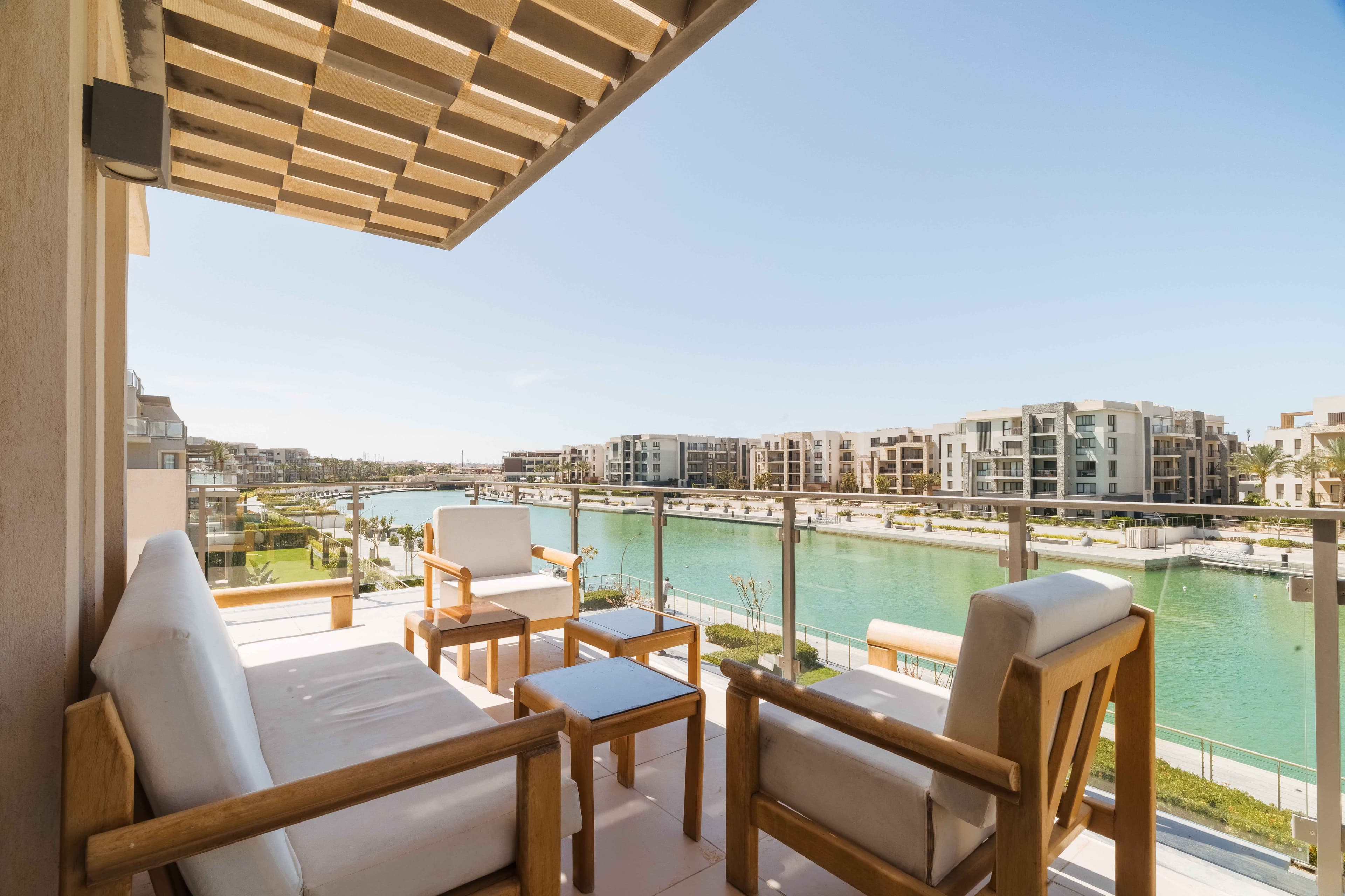 3BR Apartment Canal View