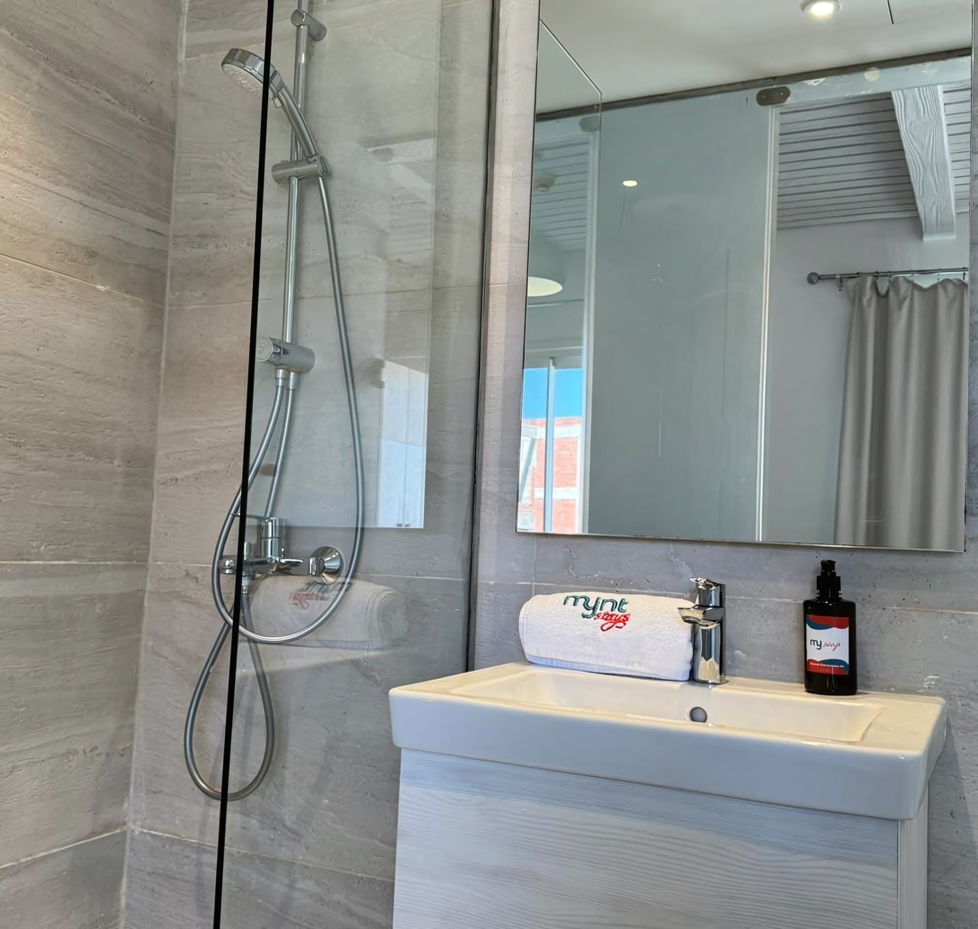 Relaxing 2BR Chalet in Fouka Bay | Elegant Side Sea View Stay, photo 4
