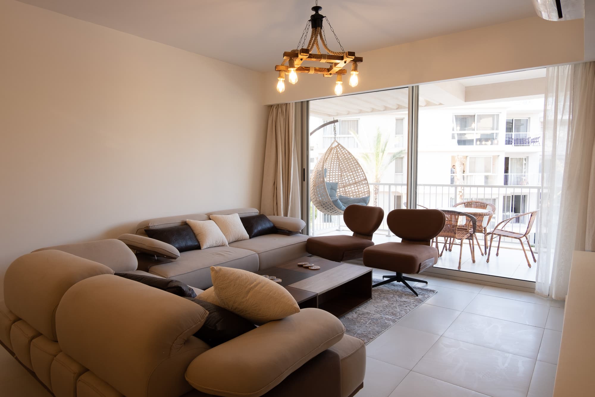 Chic 2BR Pool View | Marina, photo 3
