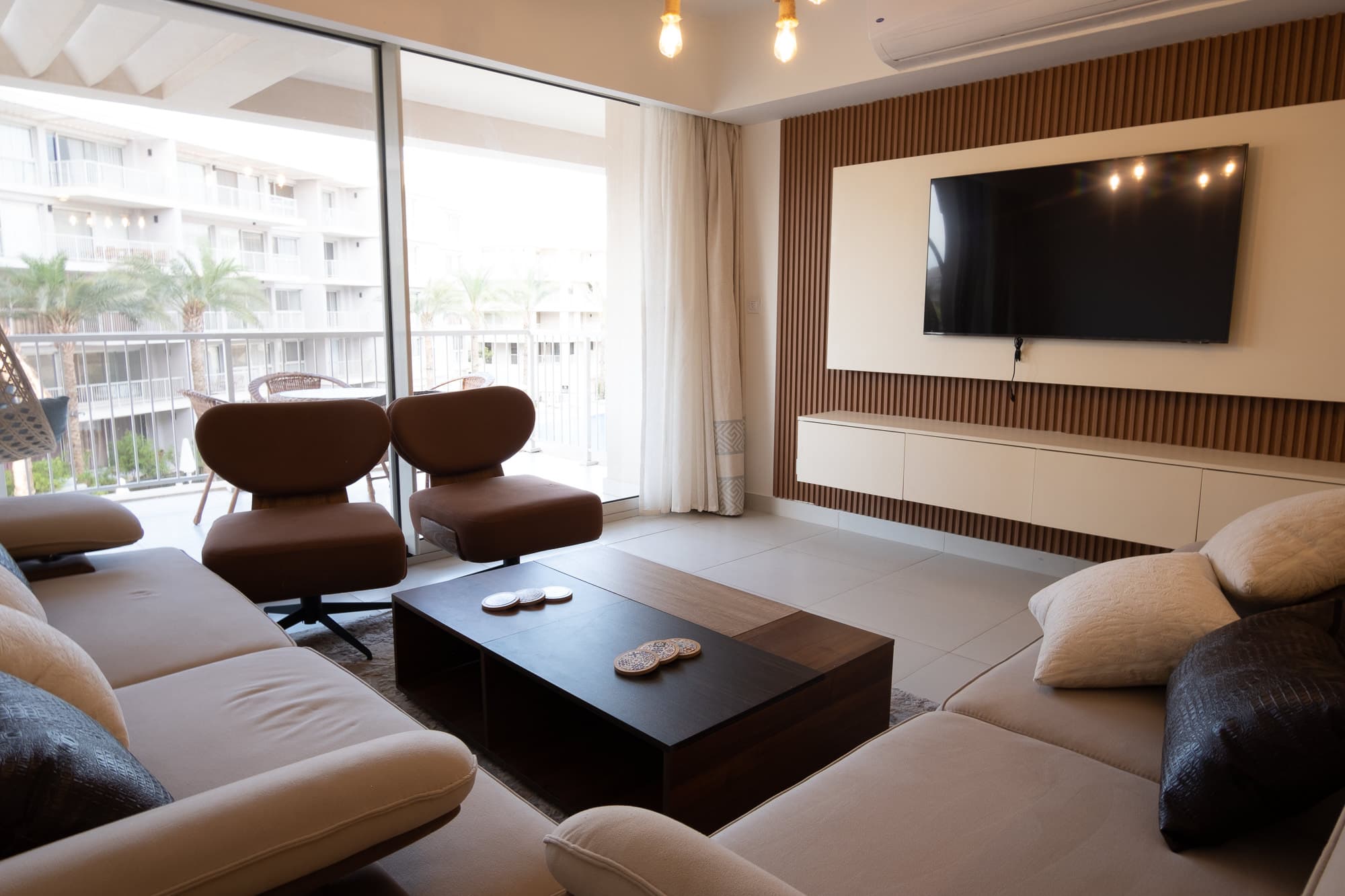 Chic 2BR Pool View | Marina, photo 4