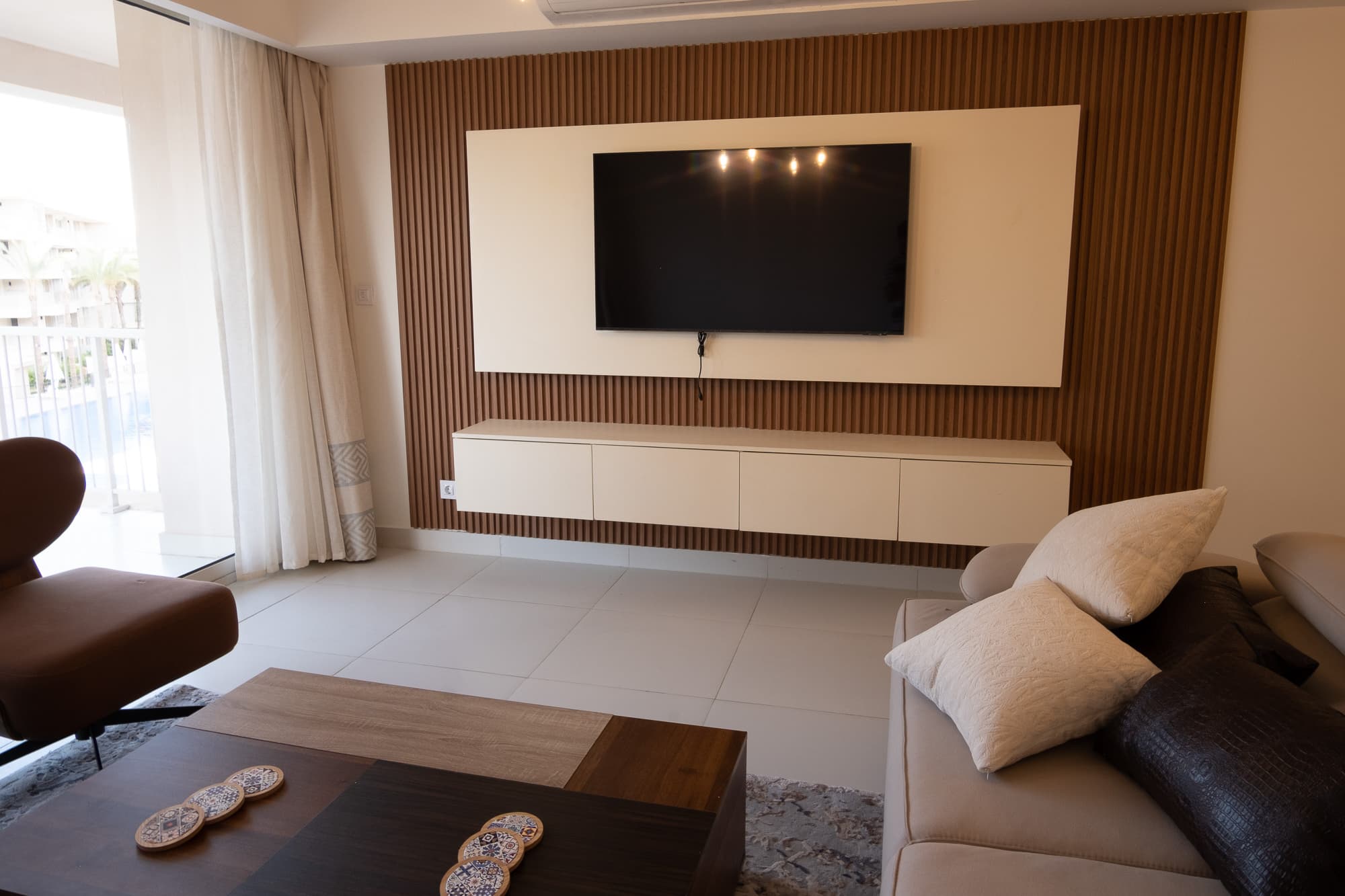 Chic 2BR Pool View | Marina, photo 5