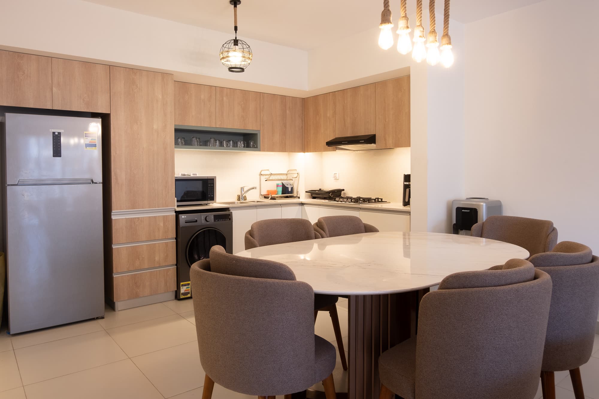 Chic 2BR Pool View | Marina, photo 6