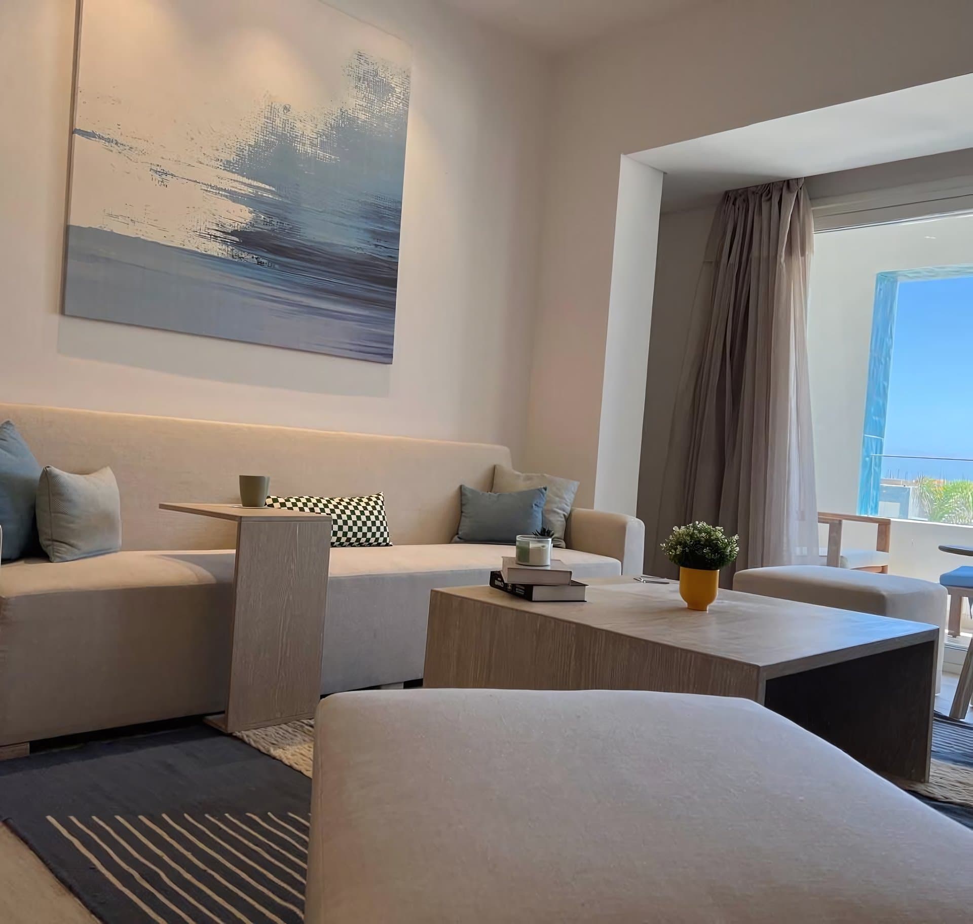 Luxury Serviced 3BR Apartment in Fouka Bay | First Row Sea & Pool View, photo 2