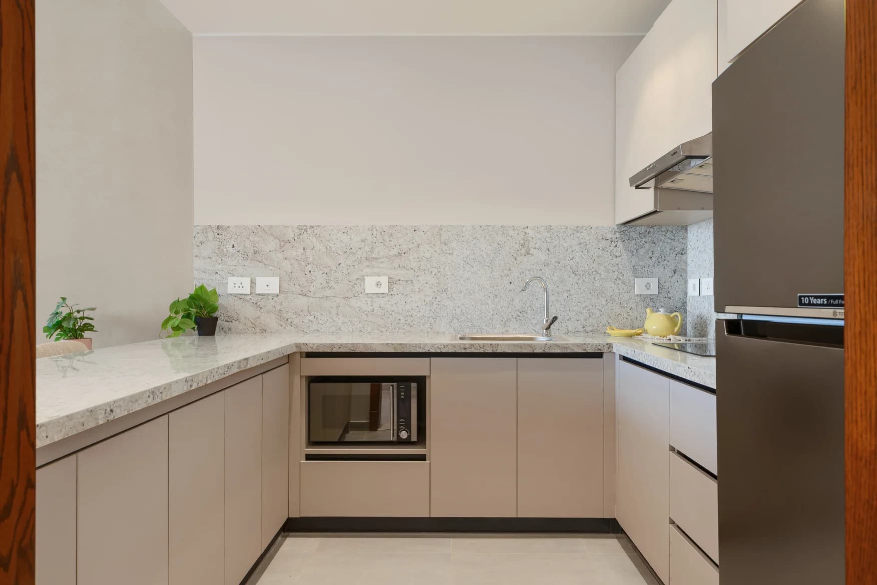 Sh. Zayed Aeon Towers 2BR w/ Kitchen, photo 3