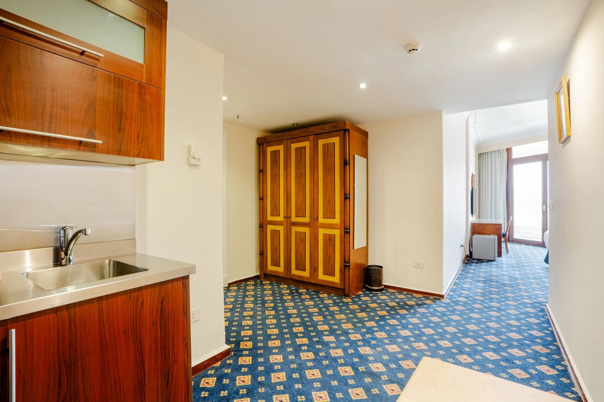 Executive Room king Bed City view Balcony, photo 6