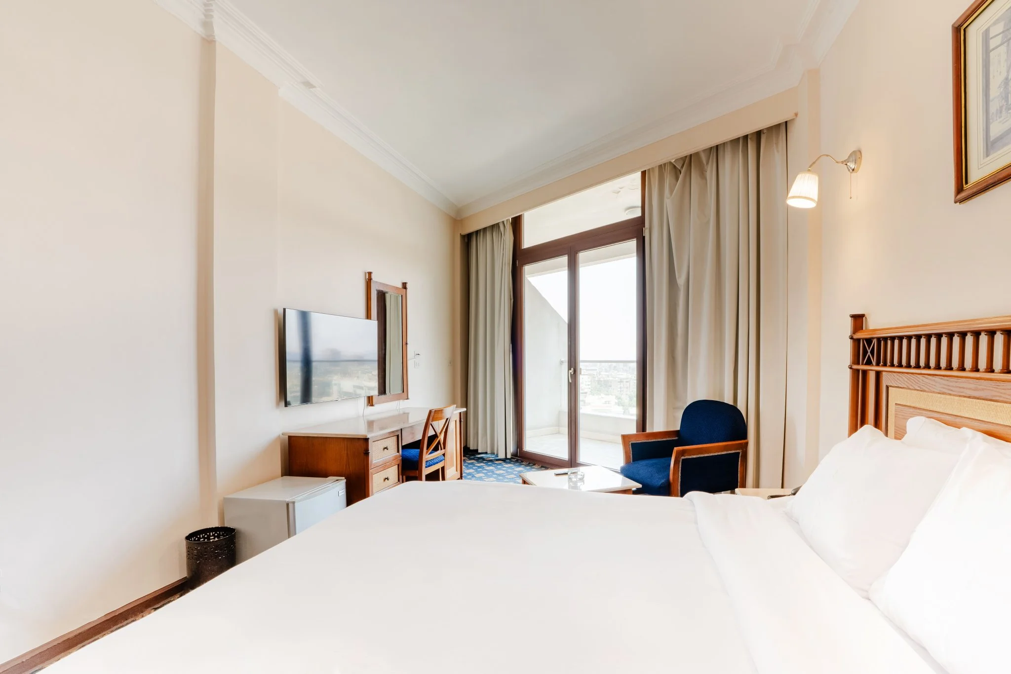 Executive Room king Bed City view Balcony, photo 8