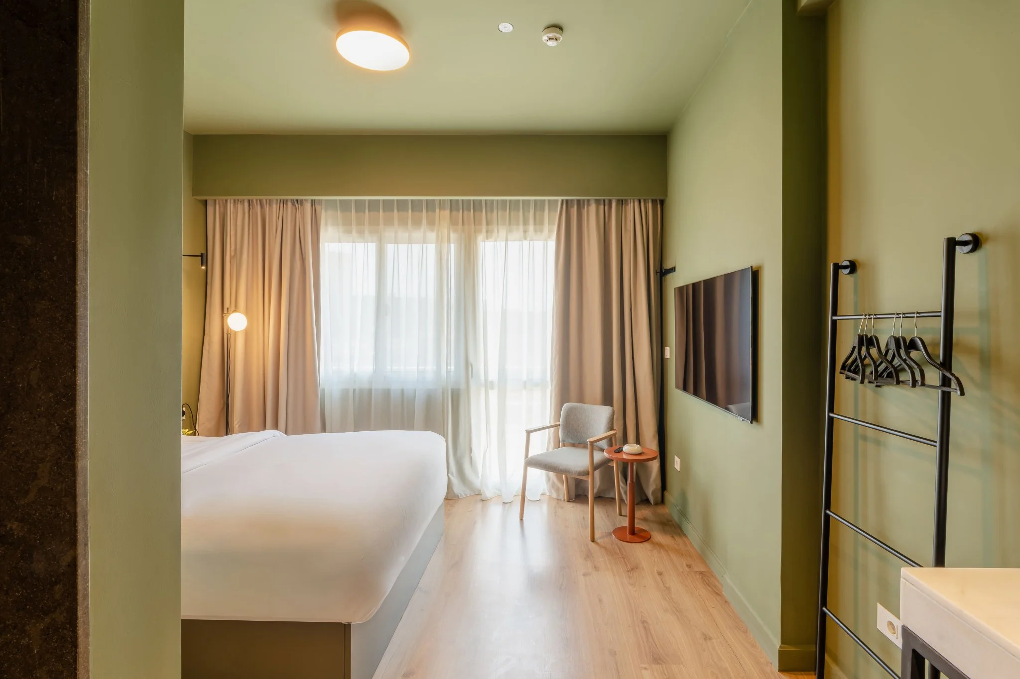 King Room With Balcony In The Center Of Downtown Cairo, photo 3