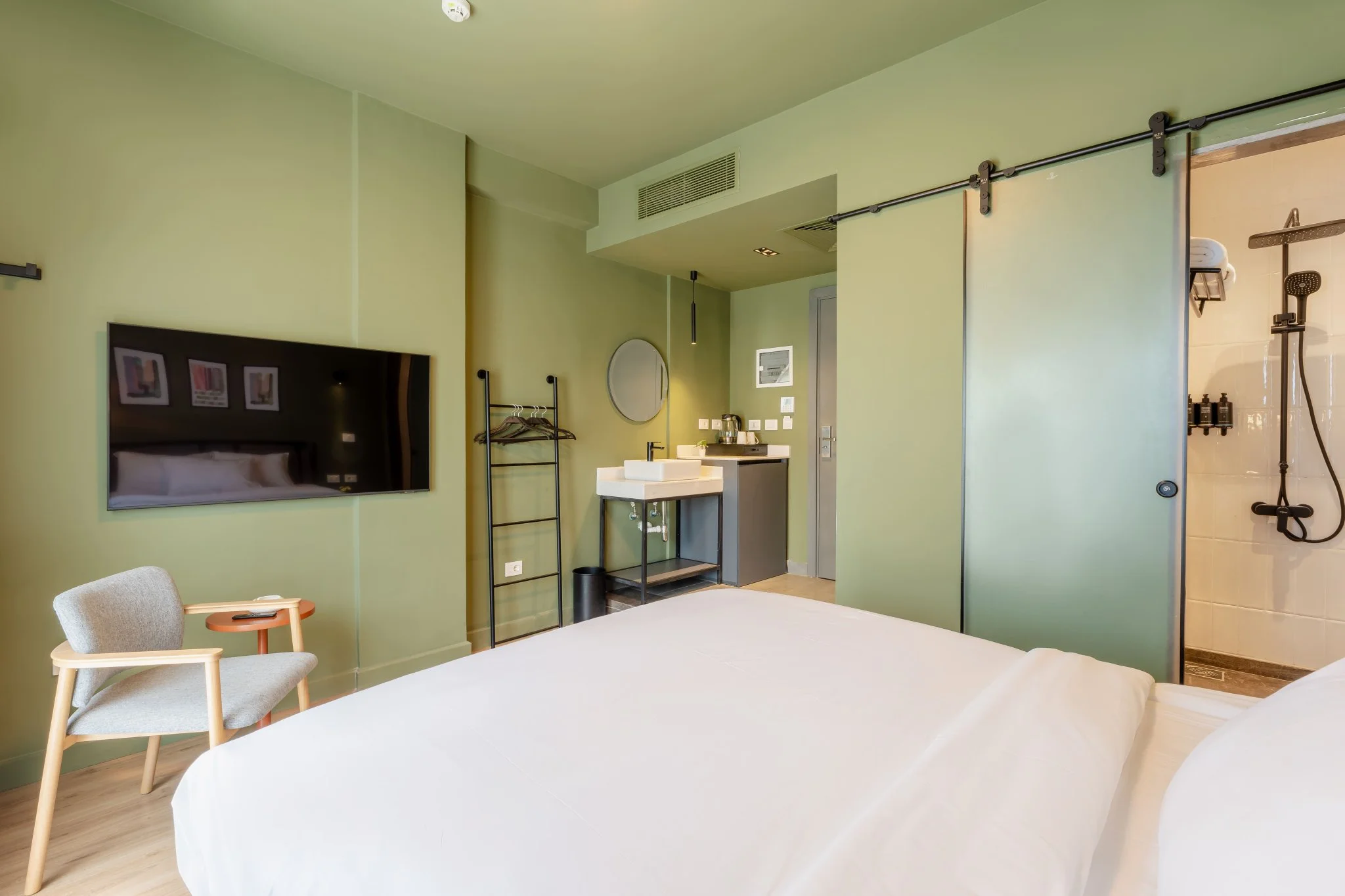 King Room With Balcony In The Center Of Downtown Cairo, photo 7