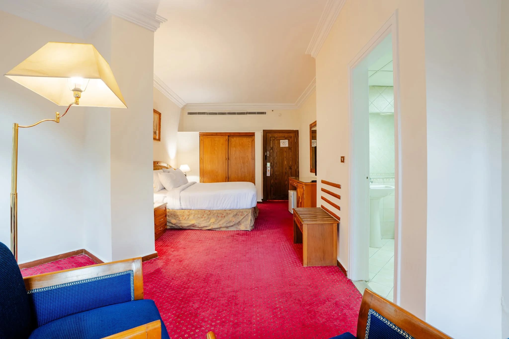 Standard Room King Bed City View, photo 6