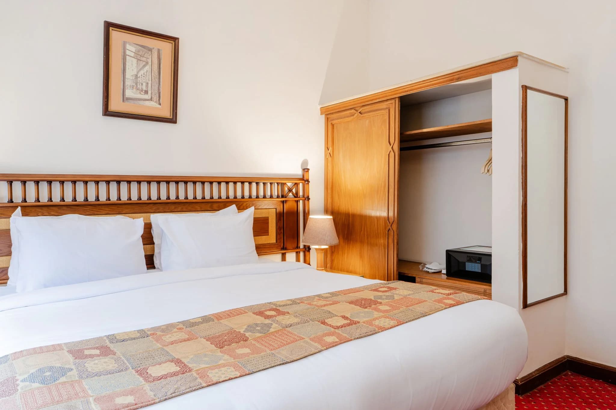 Standard triple room king bed and 2 Twin bed, photo 5