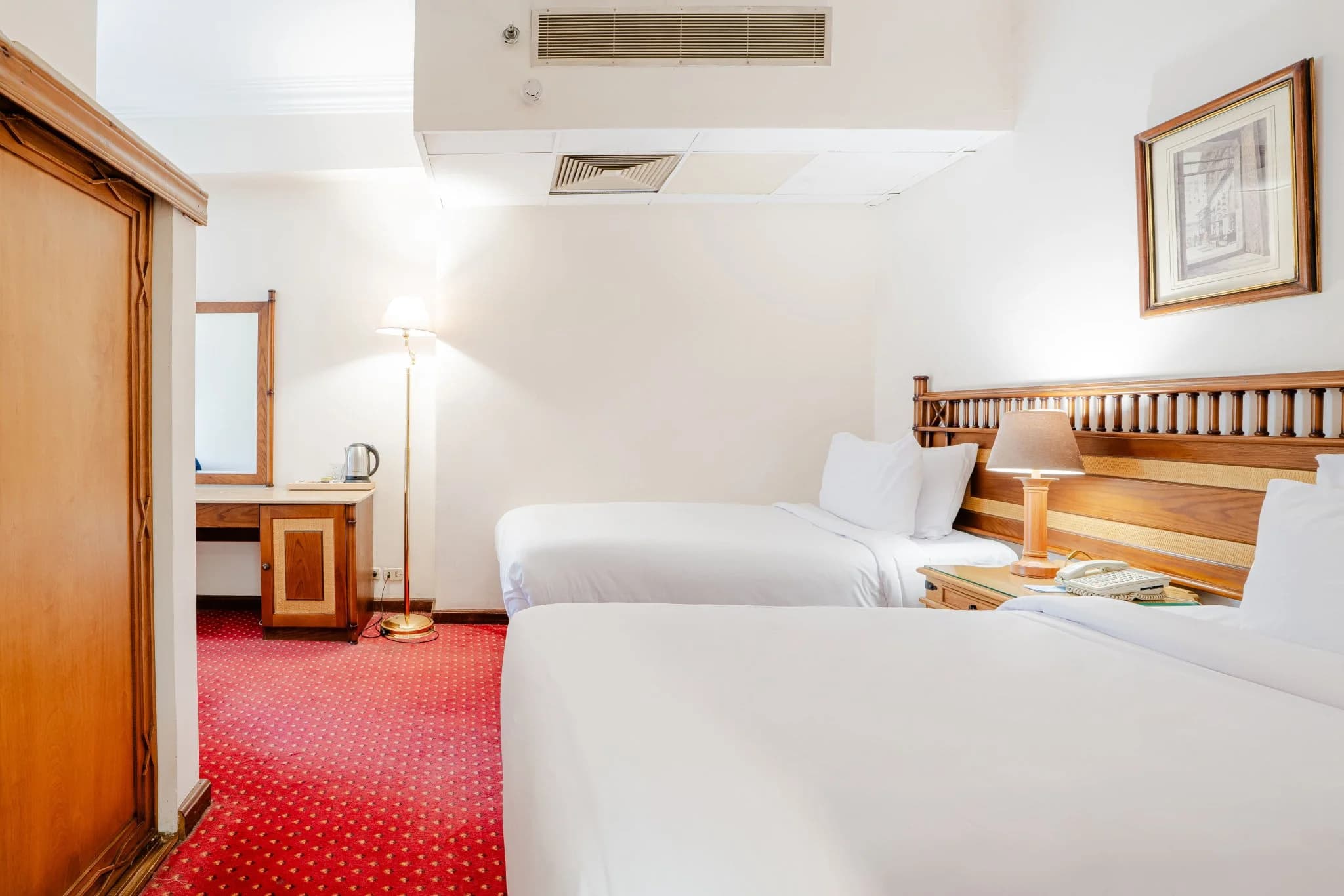 Standard triple room king bed and 2 Twin bed, photo 8