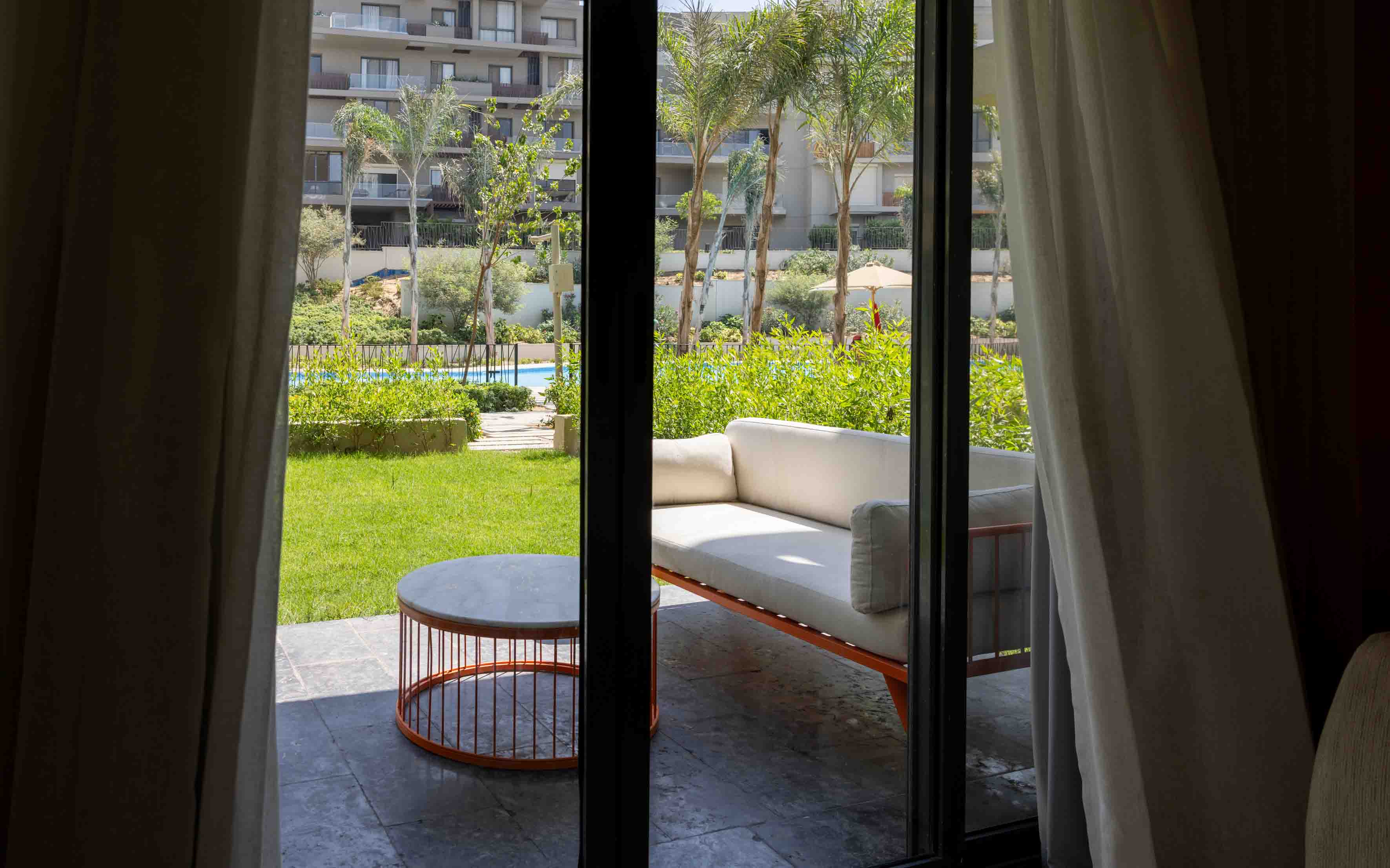 Modern Studio Pool View, photo 2