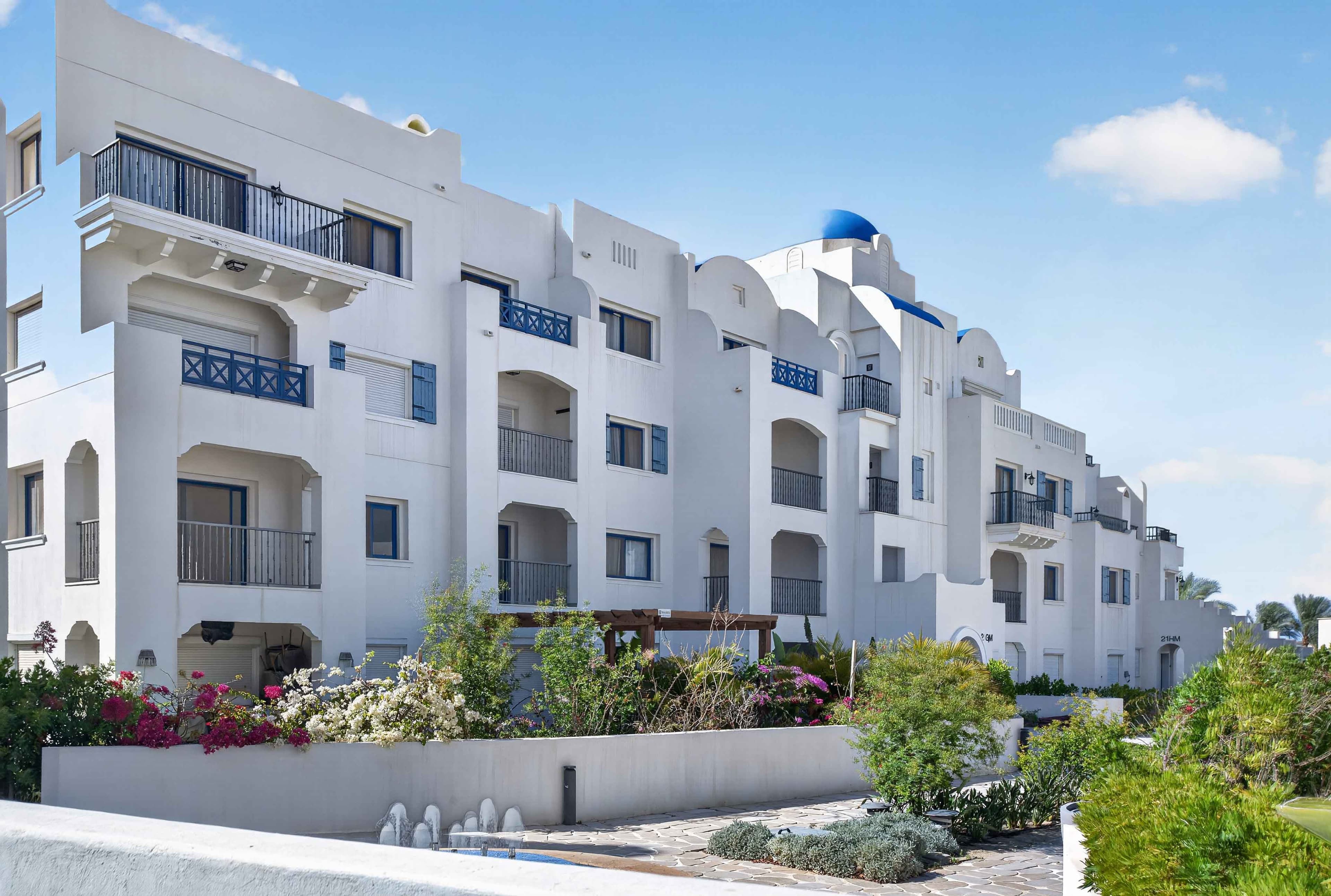 Modern 1BDR with Garden · Greek, photo 2