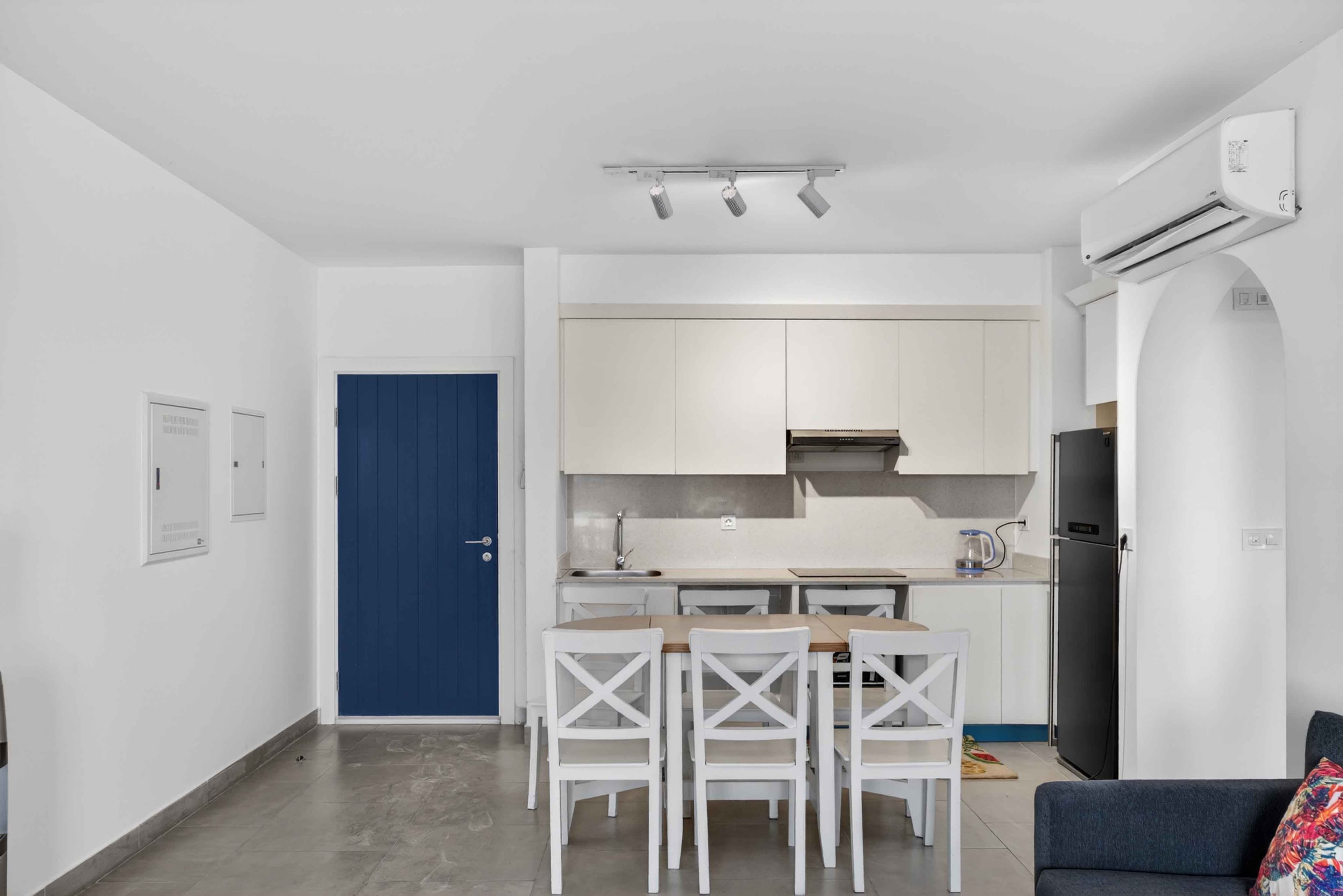 Modern 1BDR with Garden · Greek, photo 7